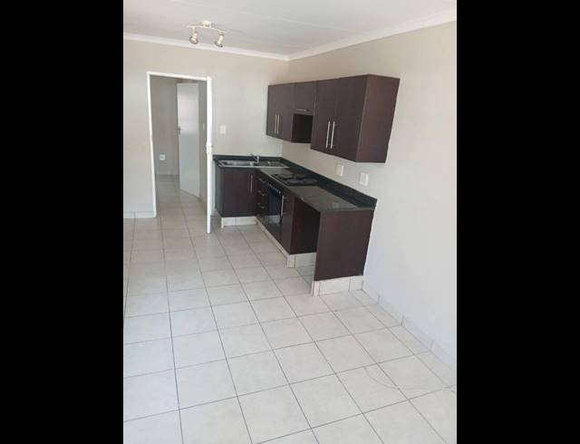 3 BEDROOM TOWNHOUSE FOR SALE IN BRAMLEY PARK